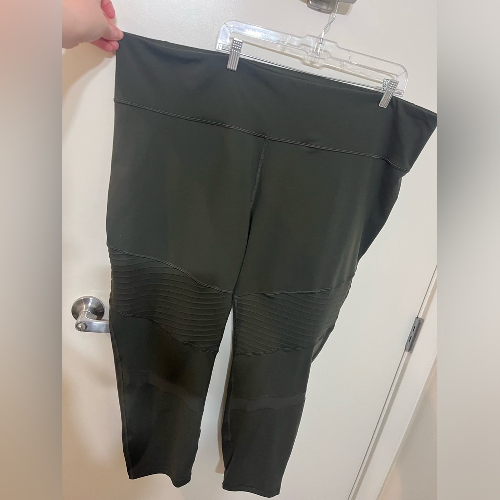 COPY - Old Navy active leggings 4x